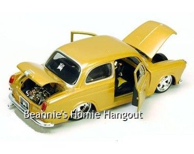   VBugz 1967 Volkswagen 1600 Notchback Hard Top 124 G scale  