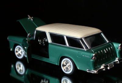 1955 Chevrolet Bel Air NOMAD Wagon Diecast 124 Green  