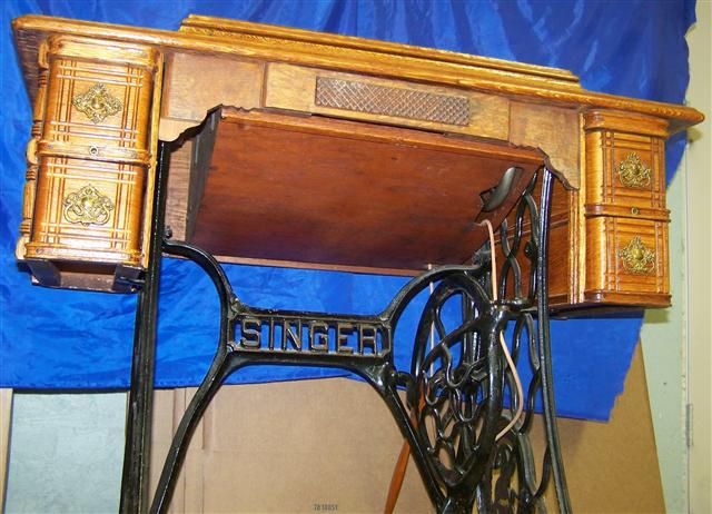 SINGER 27 SPHINX SEWING MACHINE IN TREADLE JULY 21 1908 LONG SHUTTLE 