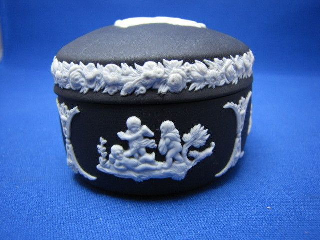 WEDGWOOD BASALT BLACK JASPERWARE LIDDED BOX  