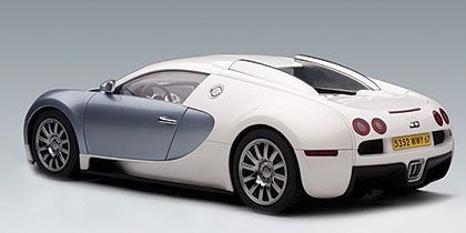   16.4 VEYRON PROD. PEARL / ICE BLUE 112 DIECAST CAR AUTOART