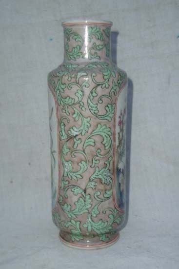 Qing Dynasty Yongzheng Famille Rose Porcelain Bottle  