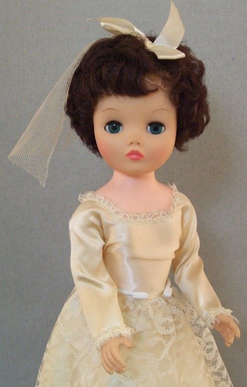 Uneeda Cissy Face Bride 19 inch Dollikin Type BEAUTY   Aqua eyes 