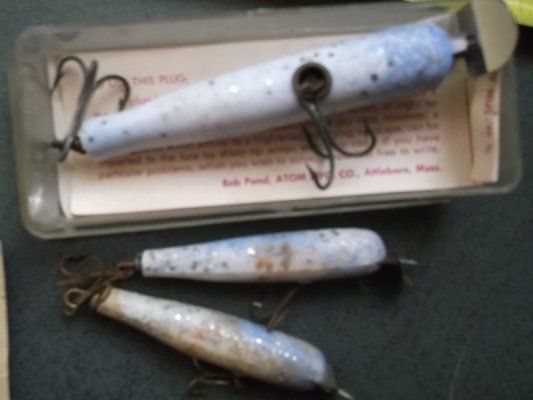 VINTAGE FISHING LURES  LQQK NICE  