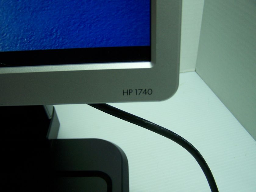 HP L1740 17 LCD Display Panel Flat Screen Monitor DVI USB hub PL766AA 