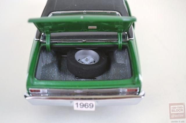 Danbury Mint Yenko Nova 427 124 Die Cast Model Car  