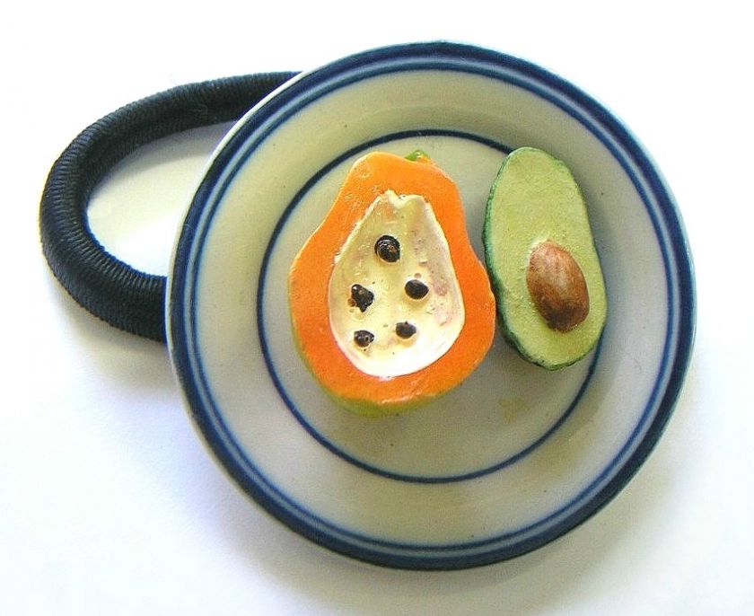 TROMPE LOEIL MINIATURE ARTIST MADE CERAMIC FRUIT PLATE  