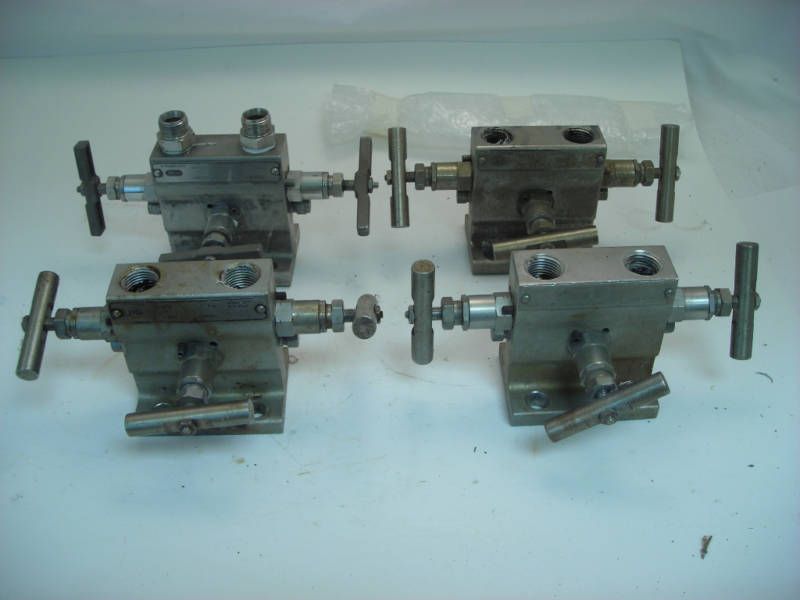 Hoke Trifold Needle Valve Manifold  