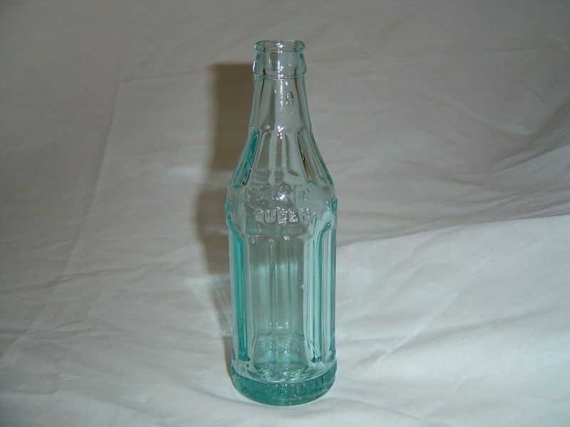 VINTAGE GREEN GLASS SOFT DRINK BOTTLE QUEEN CITY 6 OZ  