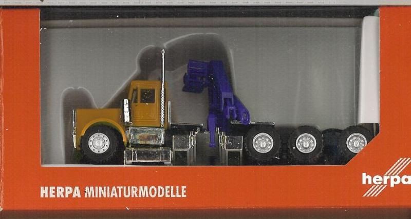 Herpa 6373   Peterbilt tri drive picker truck. 1/87th  