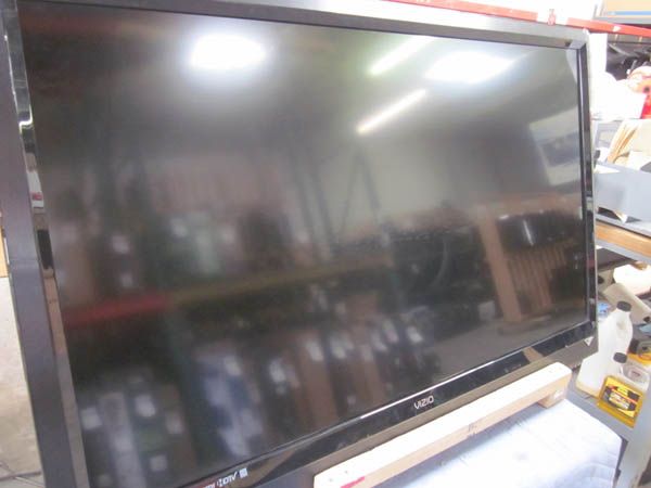 VIZIO 47 E470VLE LCD HDTV 1080P FULL HD NEWEST MODEL AS IS BUBBLES 