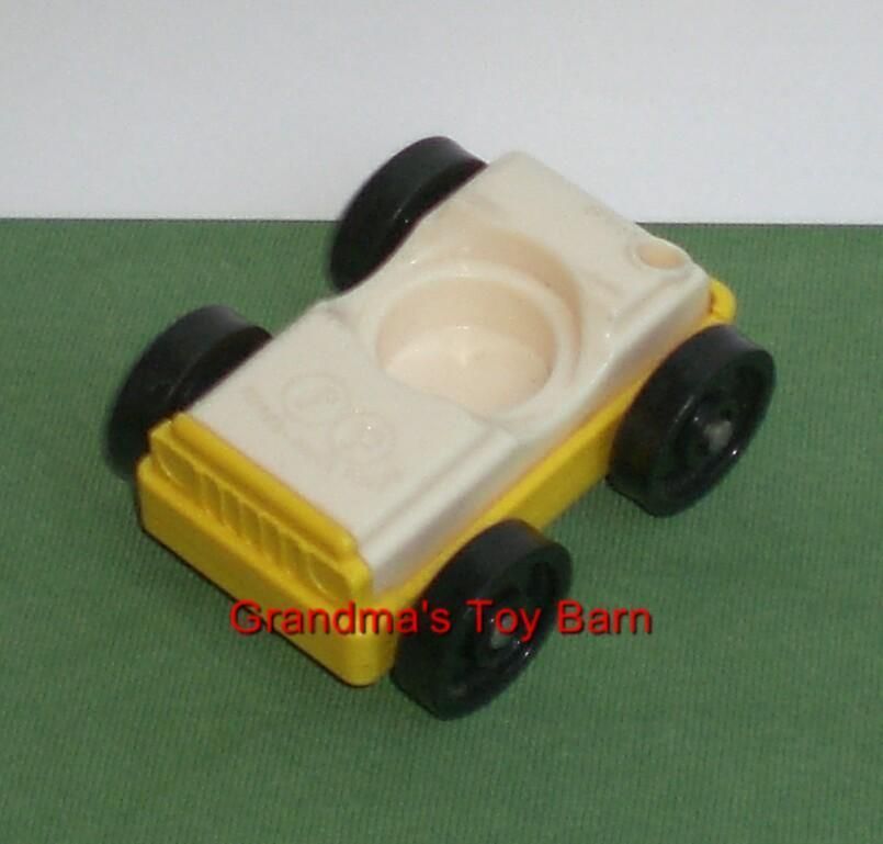 Vintage Fisher Price Little People #930 White Yellow GARAGE CAR  