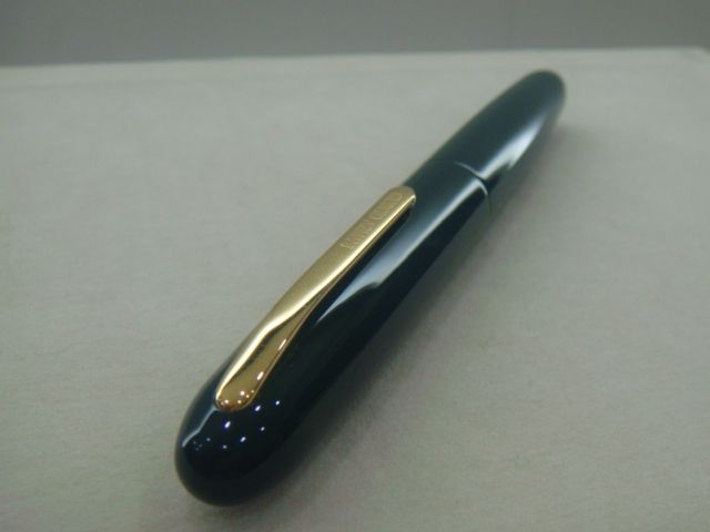 Tibaldi Giorgio Armani Montenapoleone Fountain Pen GRN  